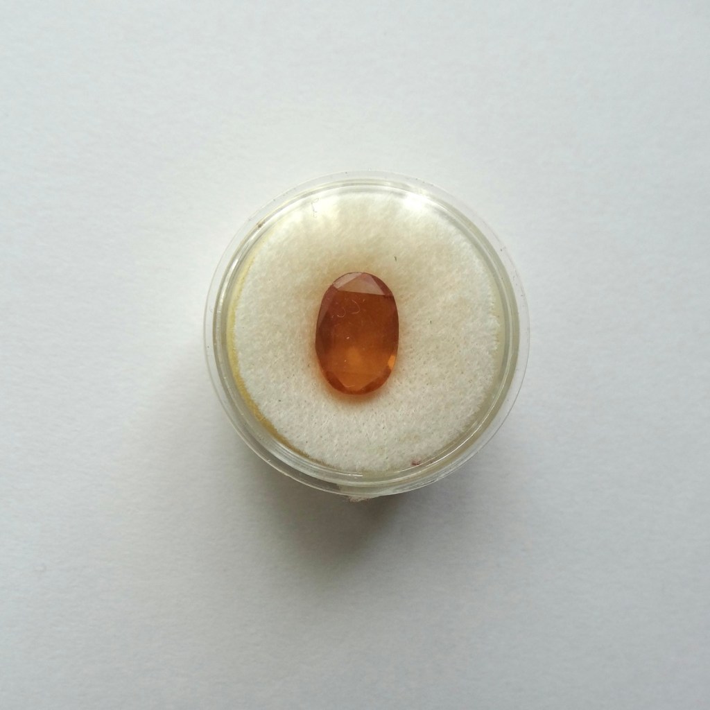 Hessoniet granaat steen, indiase gomed steen navratan steen